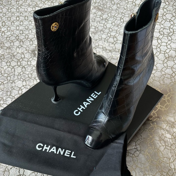 CHANEL Boots - Picture 2 of 3